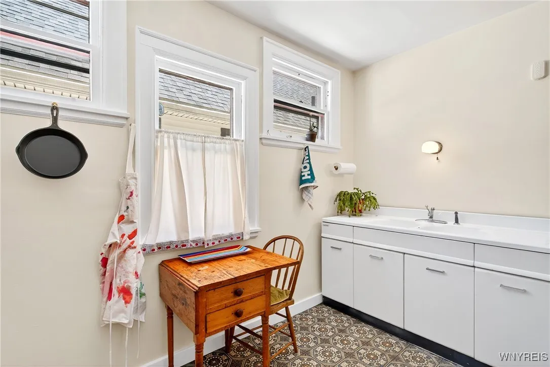 61 Claremont Avenue, Buffalo, New York 14222, Buffalo, New York 14222, 6 Bedrooms Bedrooms, ,2 BathroomsBathrooms,Residential,For Sale,61 Claremont Avenue, Buffalo, New York 14222,B1631201