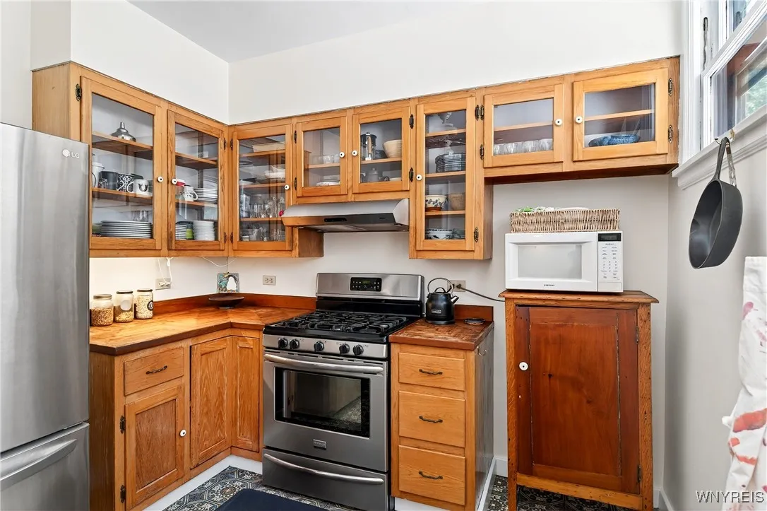 61 Claremont Avenue, Buffalo, New York 14222, Buffalo, New York 14222, 6 Bedrooms Bedrooms, ,2 BathroomsBathrooms,Residential,For Sale,61 Claremont Avenue, Buffalo, New York 14222,B1631201