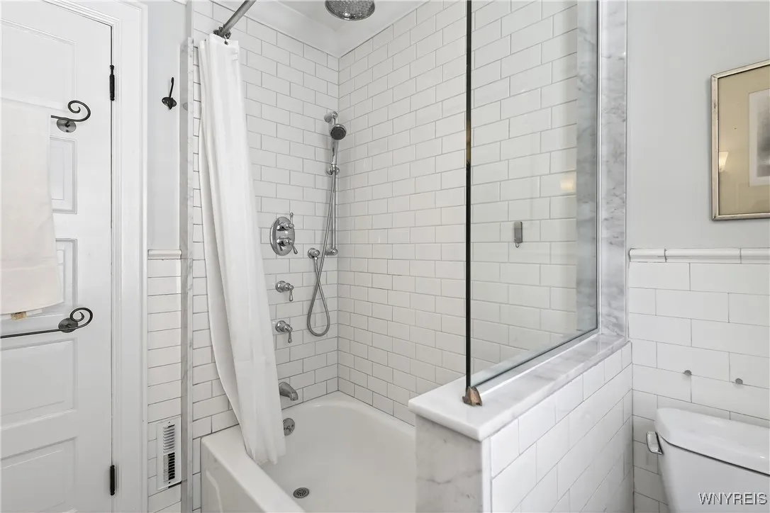 61 Claremont Avenue, Buffalo, New York 14222, Buffalo, New York 14222, 6 Bedrooms Bedrooms, ,2 BathroomsBathrooms,Residential,For Sale,61 Claremont Avenue, Buffalo, New York 14222,B1631201