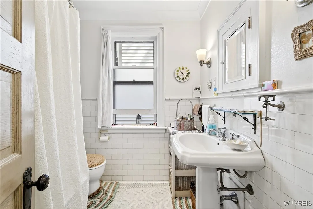 61 Claremont Avenue, Buffalo, New York 14222, Buffalo, New York 14222, 6 Bedrooms Bedrooms, ,2 BathroomsBathrooms,Residential,For Sale,61 Claremont Avenue, Buffalo, New York 14222,B1631201