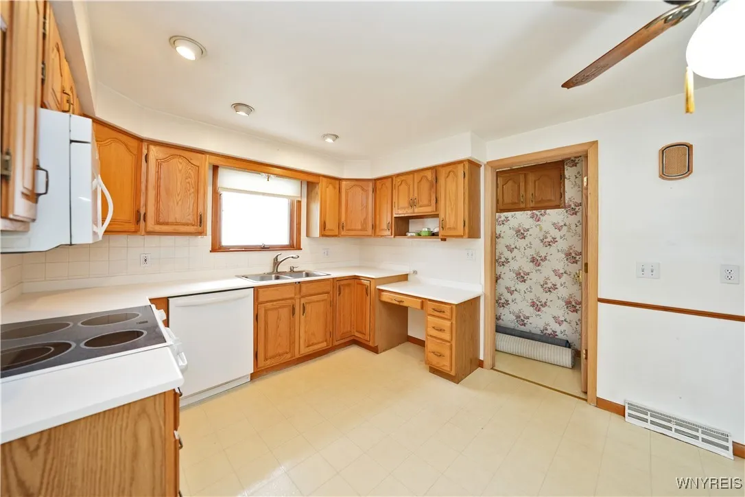 553 Adam Street, Tonawanda, New York 14150, Tonawanda, New York 14150, 2 Bedrooms Bedrooms, 5 Rooms Rooms,2 BathroomsBathrooms,Residential,Closed,553 Adam Street, Tonawanda, New York 14150,0,B1631890