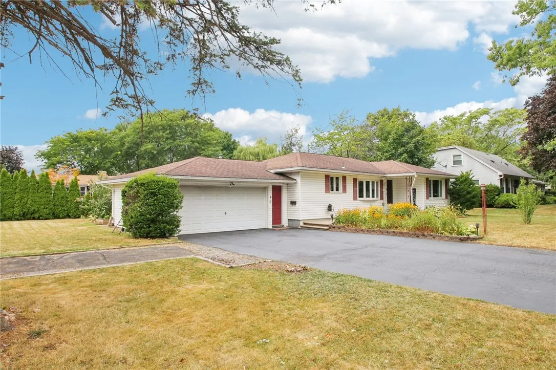 19 Dawnhaven Drive, Gates, New York 14624, Gates, New York 14624, 2 Bedrooms Bedrooms, 6 Rooms Rooms,2 BathroomsBathrooms,Residential,Closed,19 Dawnhaven Drive, Gates, New York 14624,0,R1631678