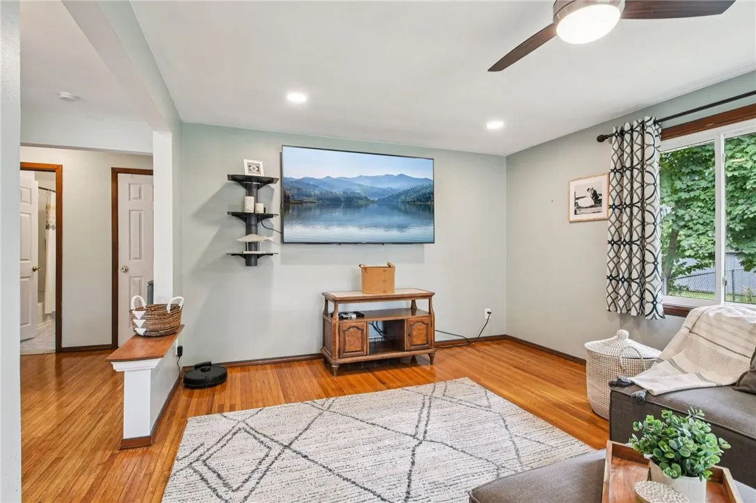 19 Dawnhaven Drive, Gates, New York 14624, Gates, New York 14624, 2 Bedrooms Bedrooms, 6 Rooms Rooms,2 BathroomsBathrooms,Residential,Closed,19 Dawnhaven Drive, Gates, New York 14624,0,R1631678