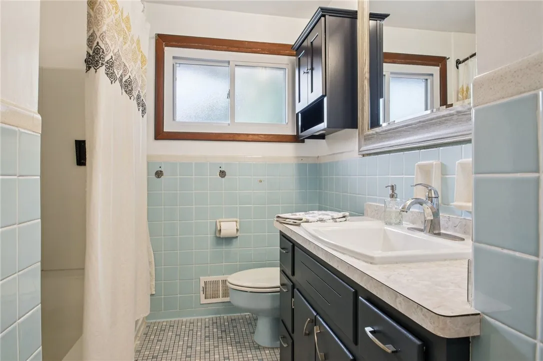 19 Dawnhaven Drive, Gates, New York 14624, Gates, New York 14624, 2 Bedrooms Bedrooms, 6 Rooms Rooms,2 BathroomsBathrooms,Residential,Closed,19 Dawnhaven Drive, Gates, New York 14624,0,R1631678