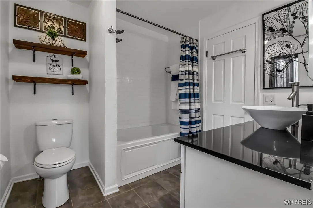 3128 East River Road, Grand Island, New York 14072, Grand Island, New York 14072, 4 Bedrooms Bedrooms, 6 Rooms Rooms,2 BathroomsBathrooms,Residential,Closed,3128 East River Road, Grand Island, New York 14072,0,B1630968