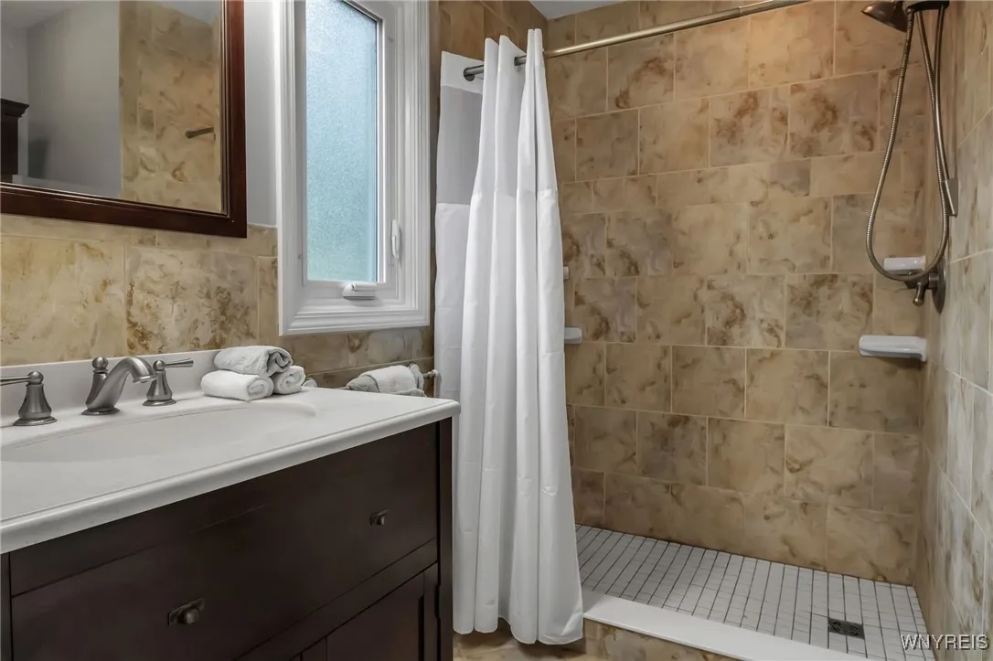 3128 East River Road, Grand Island, New York 14072, Grand Island, New York 14072, 4 Bedrooms Bedrooms, 6 Rooms Rooms,2 BathroomsBathrooms,Residential,Closed,3128 East River Road, Grand Island, New York 14072,0,B1630968