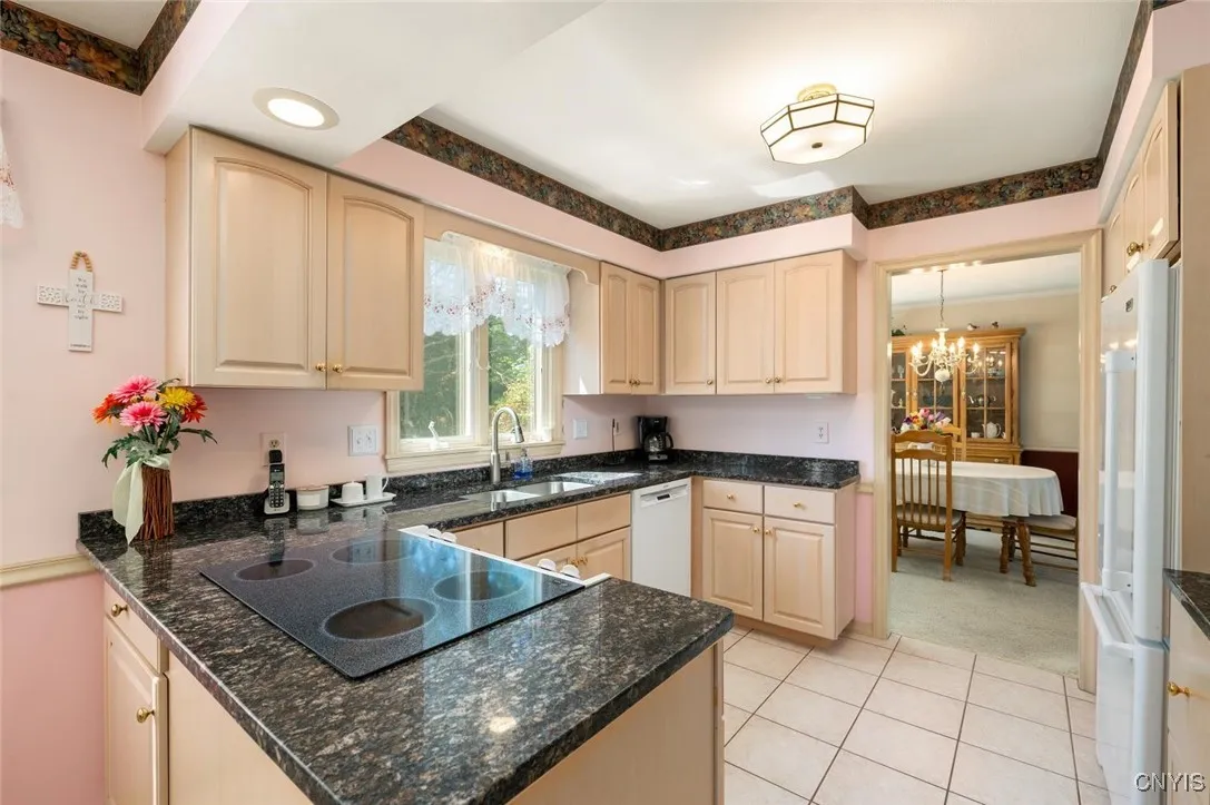 33 Cheyenne Crescent, Whitestown, New York 13492, Whitestown, New York 13492, 4 Bedrooms Bedrooms, 9 Rooms Rooms,2 BathroomsBathrooms,Residential,Closed,33 Cheyenne Crescent, Whitestown, New York 13492,0,S1632168