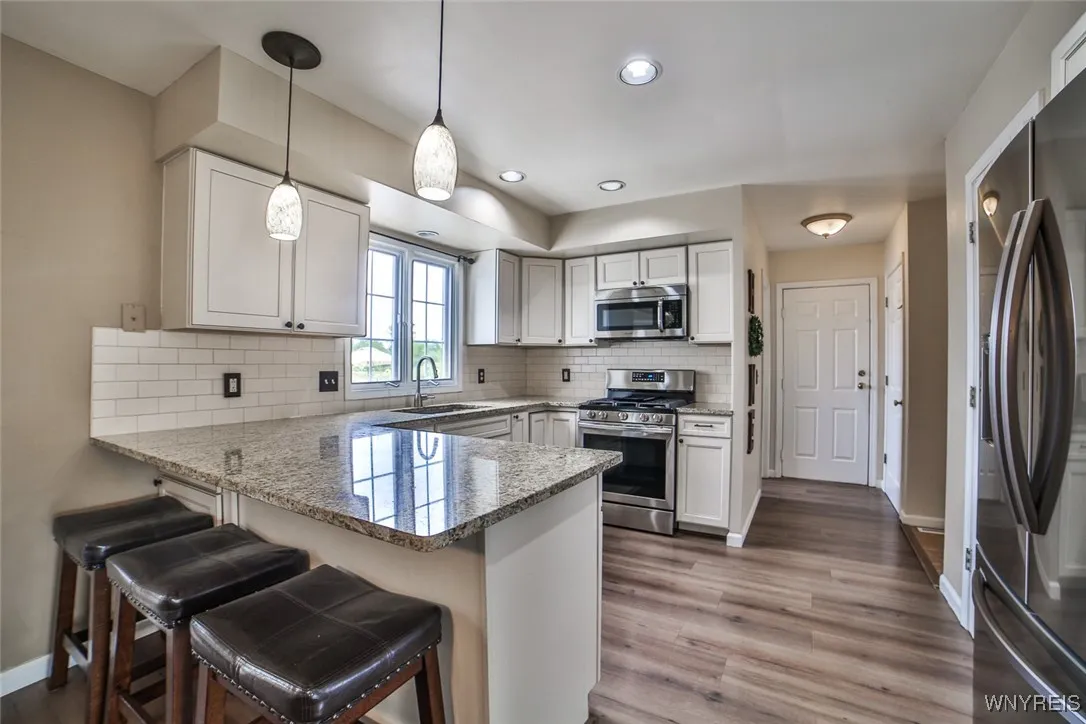 47 Independence Lane, Grand Island, New York 14072, Grand Island, New York 14072, 3 Bedrooms Bedrooms, 8 Rooms Rooms,2 BathroomsBathrooms,Residential,Closed,47 Independence Lane, Grand Island, New York 14072,0,B1631155