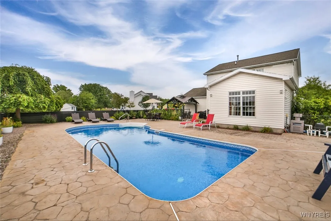 47 Independence Lane, Grand Island, New York 14072, Grand Island, New York 14072, 3 Bedrooms Bedrooms, 8 Rooms Rooms,2 BathroomsBathrooms,Residential,Closed,47 Independence Lane, Grand Island, New York 14072,0,B1631155