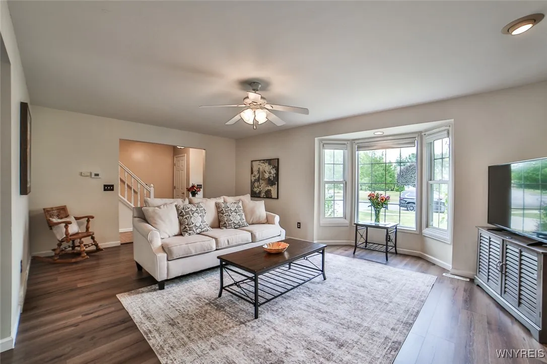47 Independence Lane, Grand Island, New York 14072, Grand Island, New York 14072, 3 Bedrooms Bedrooms, 8 Rooms Rooms,2 BathroomsBathrooms,Residential,Closed,47 Independence Lane, Grand Island, New York 14072,0,B1631155
