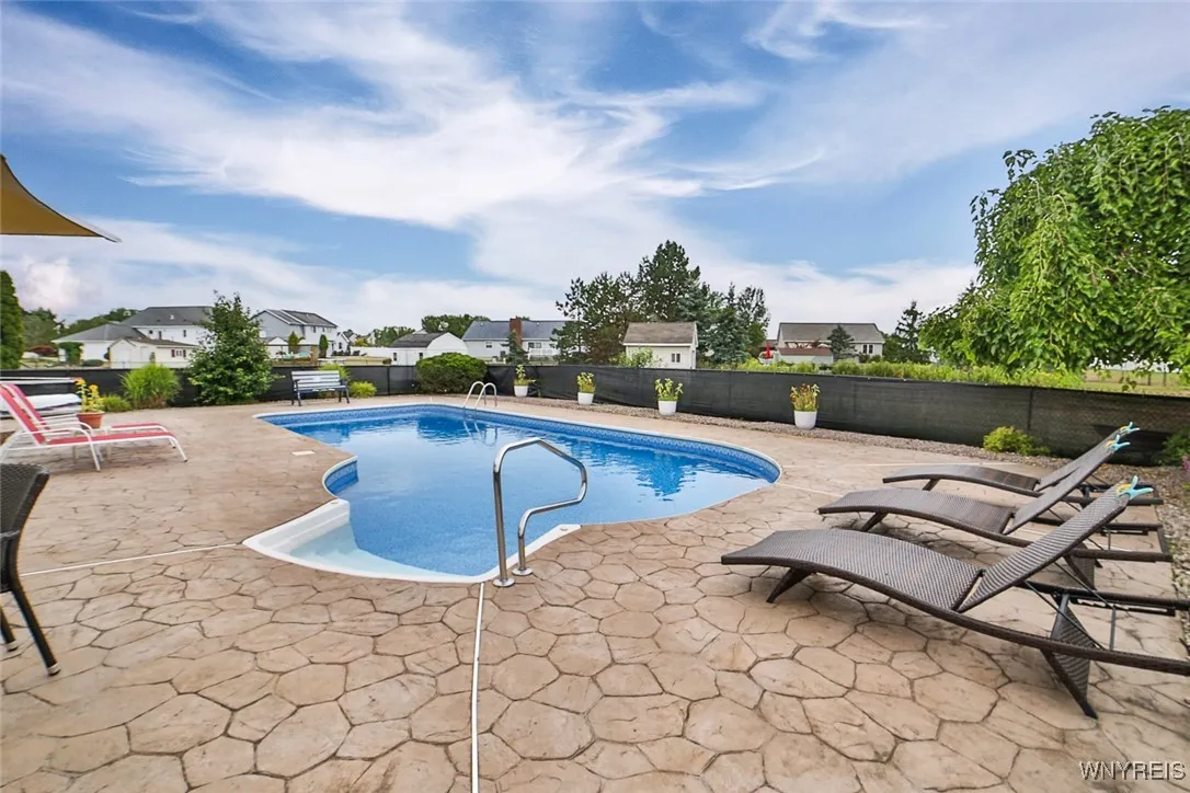 47 Independence Lane, Grand Island, New York 14072, Grand Island, New York 14072, 3 Bedrooms Bedrooms, 8 Rooms Rooms,2 BathroomsBathrooms,Residential,Closed,47 Independence Lane, Grand Island, New York 14072,0,B1631155