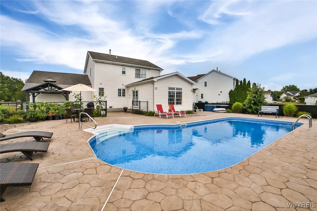 47 Independence Lane, Grand Island, New York 14072, Grand Island, New York 14072, 3 Bedrooms Bedrooms, 8 Rooms Rooms,2 BathroomsBathrooms,Residential,Closed,47 Independence Lane, Grand Island, New York 14072,0,B1631155