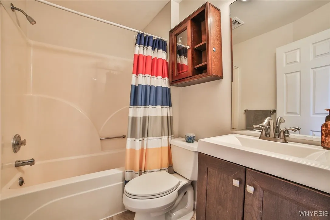 47 Independence Lane, Grand Island, New York 14072, Grand Island, New York 14072, 3 Bedrooms Bedrooms, 8 Rooms Rooms,2 BathroomsBathrooms,Residential,Closed,47 Independence Lane, Grand Island, New York 14072,0,B1631155