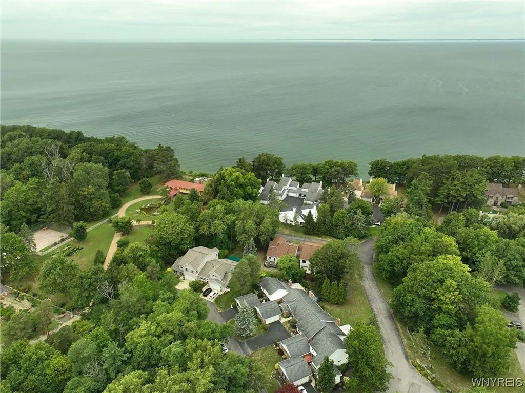 1406 Green Briar Court, Evans, New York 14047, Evans, New York 14047, 2 Bedrooms Bedrooms, 6 Rooms Rooms,2 BathroomsBathrooms,Residential,Closed,1406 Green Briar Court, Evans, New York 14047,0,B1631320
