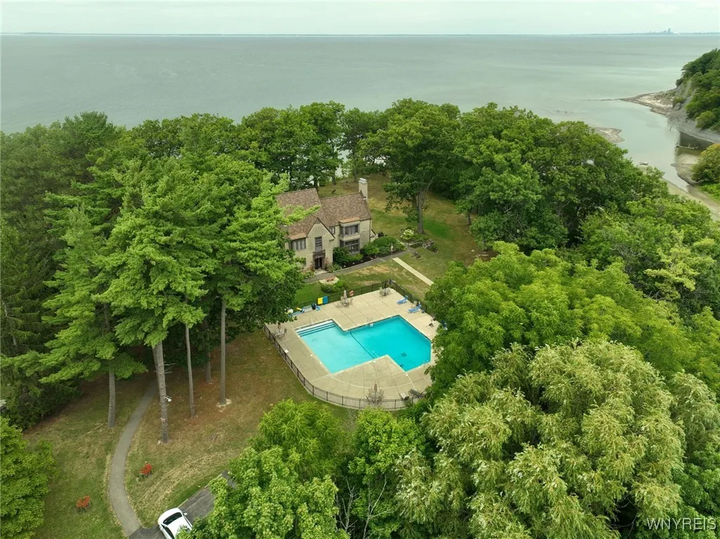 1406 Green Briar Court, Evans, New York 14047, Evans, New York 14047, 2 Bedrooms Bedrooms, 6 Rooms Rooms,2 BathroomsBathrooms,Residential,Closed,1406 Green Briar Court, Evans, New York 14047,0,B1631320