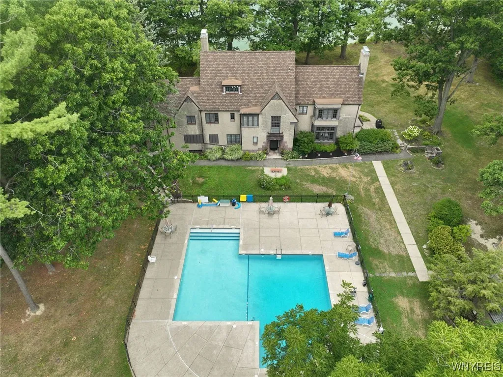 1406 Green Briar Court, Evans, New York 14047, Evans, New York 14047, 2 Bedrooms Bedrooms, 6 Rooms Rooms,2 BathroomsBathrooms,Residential,Closed,1406 Green Briar Court, Evans, New York 14047,0,B1631320