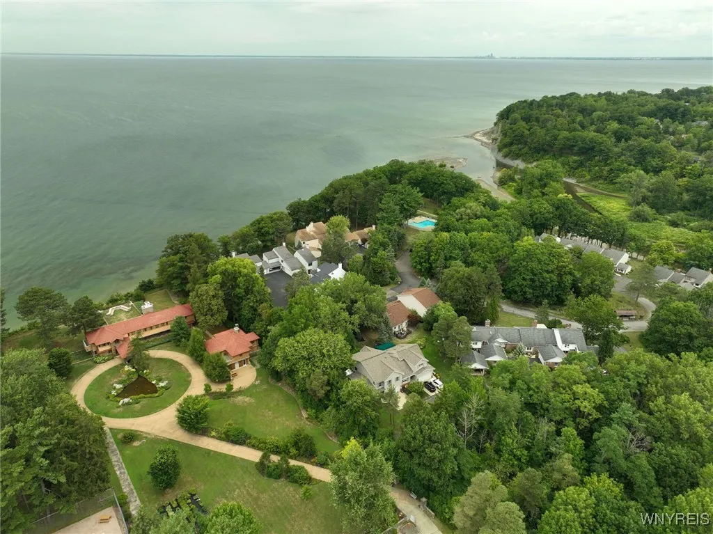 1406 Green Briar Court, Evans, New York 14047, Evans, New York 14047, 2 Bedrooms Bedrooms, 6 Rooms Rooms,2 BathroomsBathrooms,Residential,Closed,1406 Green Briar Court, Evans, New York 14047,0,B1631320