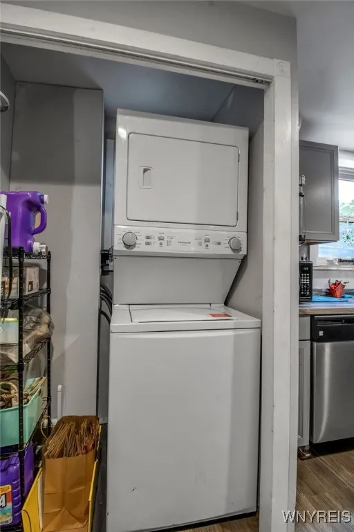 178 Schenck Street, North Tonawanda, New York 1412, North Tonawanda, New York 14120, 4 Bedrooms Bedrooms, 9 Rooms Rooms,2 BathroomsBathrooms,Residential,Closed,178 Schenck Street, North Tonawanda, New York 1412,0,B1632126