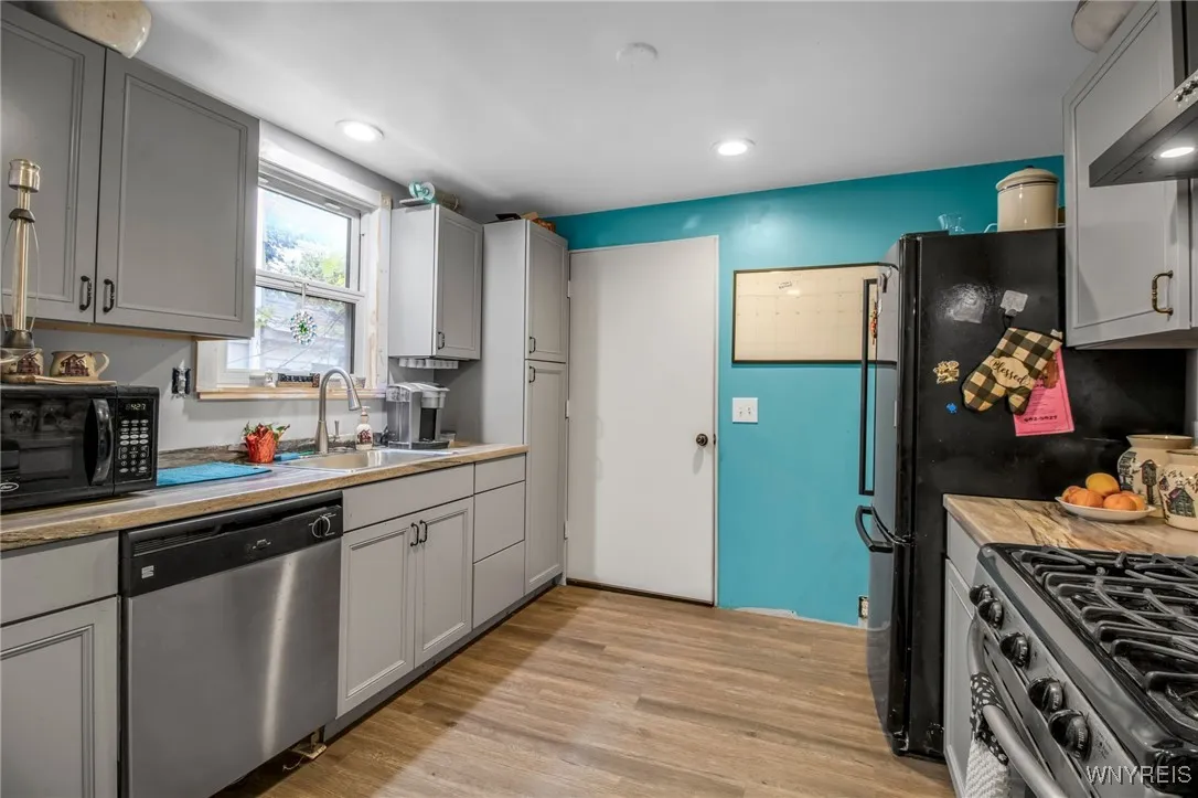 178 Schenck Street, North Tonawanda, New York 1412, North Tonawanda, New York 14120, 4 Bedrooms Bedrooms, 9 Rooms Rooms,2 BathroomsBathrooms,Residential,Closed,178 Schenck Street, North Tonawanda, New York 1412,0,B1632126