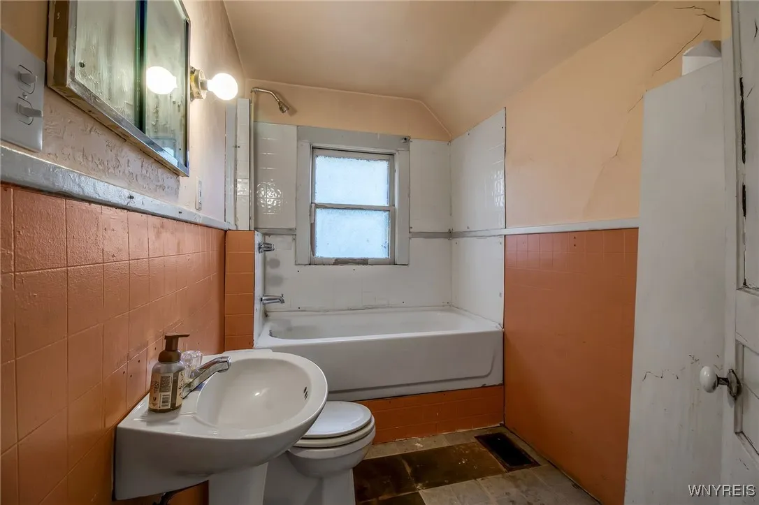 178 Schenck Street, North Tonawanda, New York 1412, North Tonawanda, New York 14120, 4 Bedrooms Bedrooms, 9 Rooms Rooms,2 BathroomsBathrooms,Residential,Closed,178 Schenck Street, North Tonawanda, New York 1412,0,B1632126