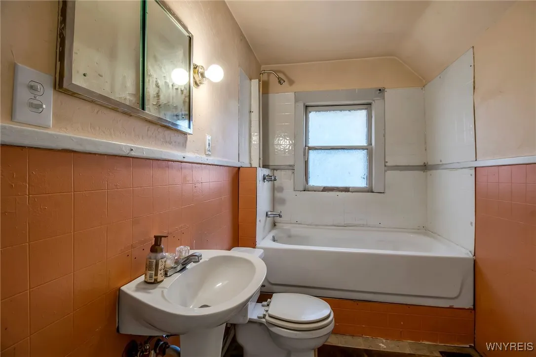 178 Schenck Street, North Tonawanda, New York 1412, North Tonawanda, New York 14120, 4 Bedrooms Bedrooms, 9 Rooms Rooms,2 BathroomsBathrooms,Residential,Closed,178 Schenck Street, North Tonawanda, New York 1412,0,B1632126