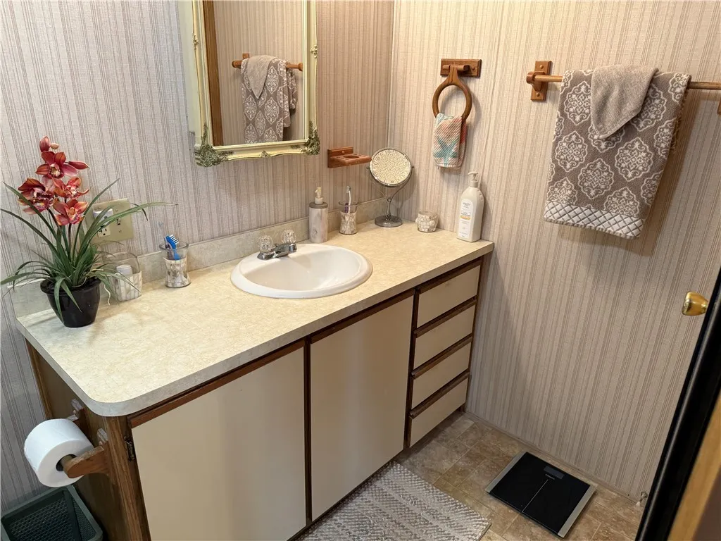 35 Hidden Meadows Drive, Bergen, New York 14416, Bergen, New York 14416, 2 Bedrooms Bedrooms, 6 Rooms Rooms,2 BathroomsBathrooms,Residential,Closed,35 Hidden Meadows Drive, Bergen, New York 14416,0,R1631727