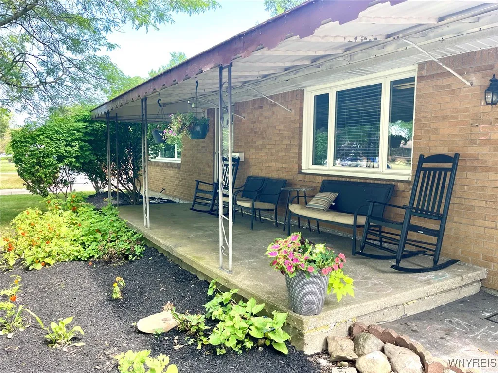 Covered front porch.