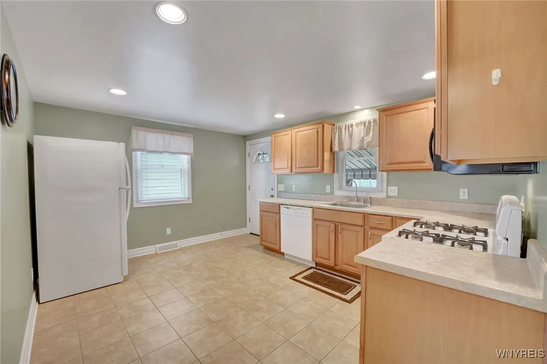 138 Wagner Avenue, Cheektowaga, New York 14212, Cheektowaga, New York 14212, 4 Bedrooms Bedrooms, 6 Rooms Rooms,2 BathroomsBathrooms,Residential,For Sale,138 Wagner Avenue, Cheektowaga, New York 14212,0,B1631334