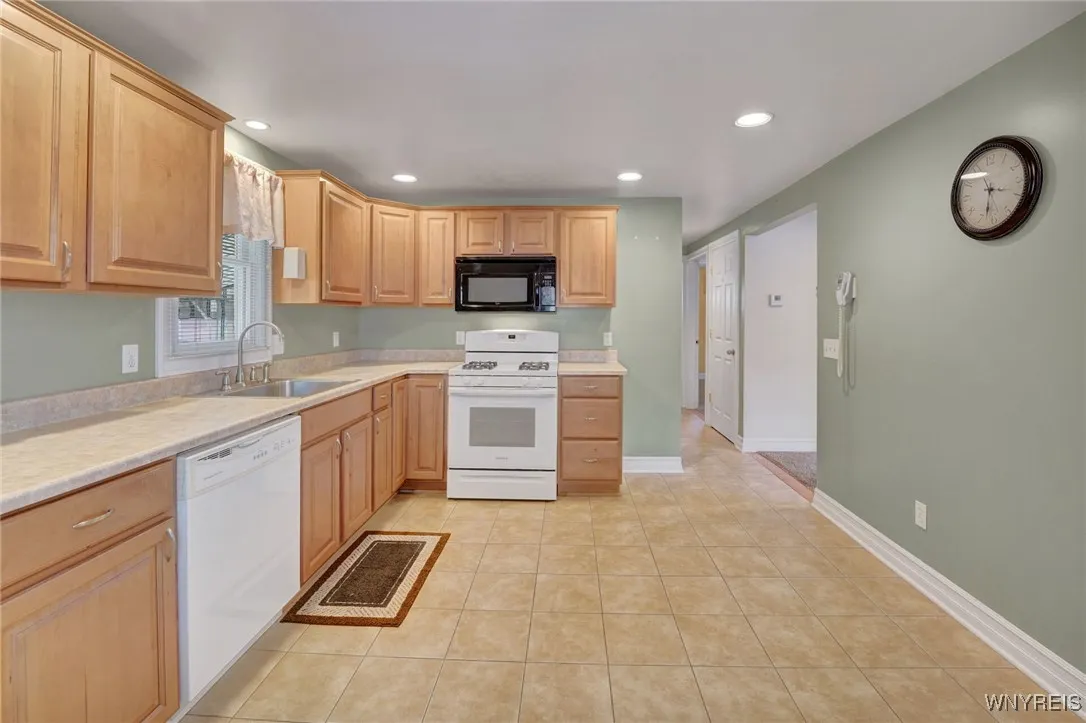 138 Wagner Avenue, Cheektowaga, New York 14212, Cheektowaga, New York 14212, 4 Bedrooms Bedrooms, 6 Rooms Rooms,2 BathroomsBathrooms,Residential,For Sale,138 Wagner Avenue, Cheektowaga, New York 14212,0,B1631334