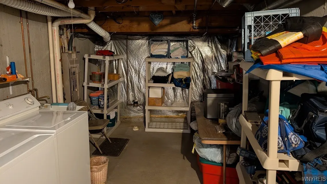 165 Niagara Shore Drive, Tonawanda, New York 14150, Tonawanda, New York 14150, 2 Bedrooms Bedrooms, 5 Rooms Rooms,1 BathroomBathrooms,Residential,For Sale,165 Niagara Shore Drive, Tonawanda, New York 14150,0,B1631907