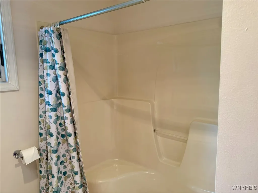 4540 Harris Hill Road, Clarence, New York 14221, Clarence, New York 14221, 3 Bedrooms Bedrooms, 6 Rooms Rooms,2 BathroomsBathrooms,Residential,For Sale,4540 Harris Hill Road, Clarence, New York 14221,B1632220