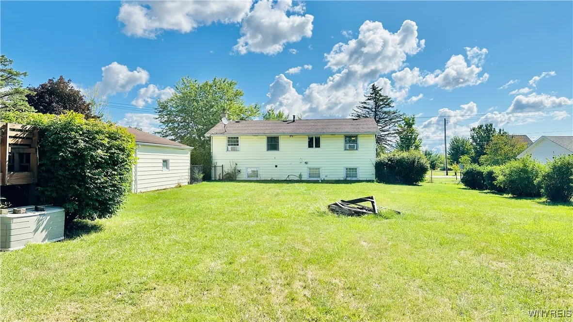 6082 Townline Road, Wheatfield, New York 14094, Wheatfield, New York 14094, 4 Bedrooms Bedrooms, 7 Rooms Rooms,1 BathroomBathrooms,Residential,For Sale,6082 Townline Road, Wheatfield, New York 14094,0,B1632252