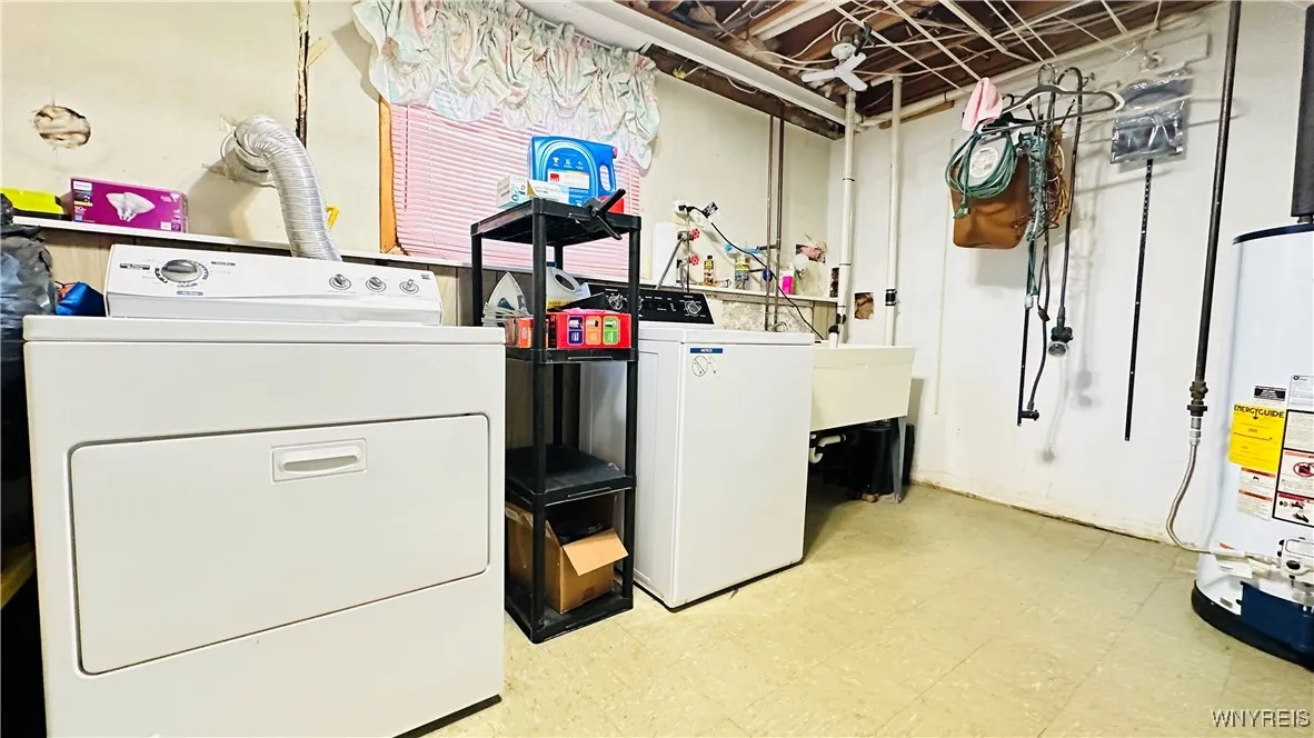 6082 Townline Road, Wheatfield, New York 14094, Wheatfield, New York 14094, 4 Bedrooms Bedrooms, 7 Rooms Rooms,1 BathroomBathrooms,Residential,For Sale,6082 Townline Road, Wheatfield, New York 14094,0,B1632252