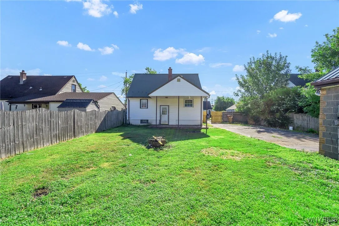 42 Henry Street, Cheektowaga, New York 14227, Cheektowaga, New York 14227, 3 Bedrooms Bedrooms, 6 Rooms Rooms,1 BathroomBathrooms,Residential,For Sale,42 Henry Street, Cheektowaga, New York 14227,0,B1632297