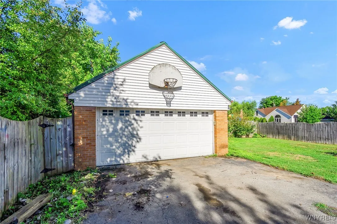 42 Henry Street, Cheektowaga, New York 14227, Cheektowaga, New York 14227, 3 Bedrooms Bedrooms, 6 Rooms Rooms,1 BathroomBathrooms,Residential,For Sale,42 Henry Street, Cheektowaga, New York 14227,0,B1632297