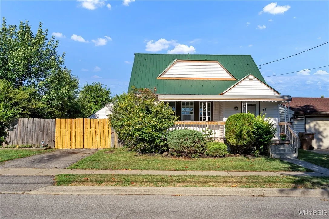 42 Henry Street, Cheektowaga, New York 14227, Cheektowaga, New York 14227, 3 Bedrooms Bedrooms, 6 Rooms Rooms,1 BathroomBathrooms,Residential,For Sale,42 Henry Street, Cheektowaga, New York 14227,0,B1632297