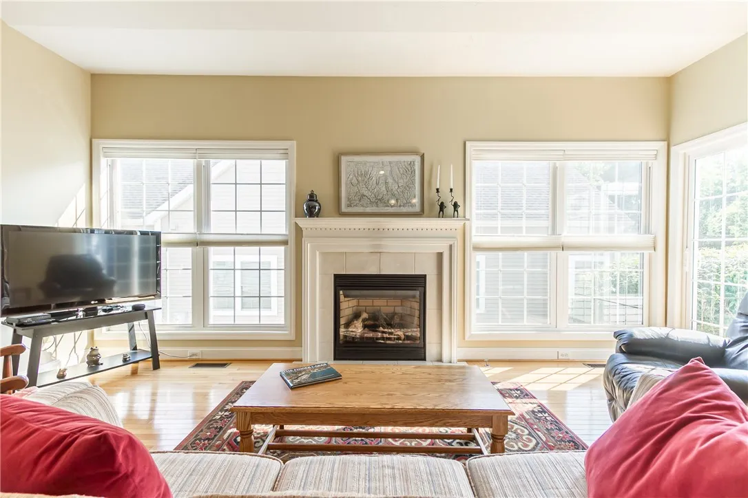 SPECTACULAR CATHEDRAL GREAT ROOM WITH GAS FIREPLACE & HARDWOOD FLOORS!