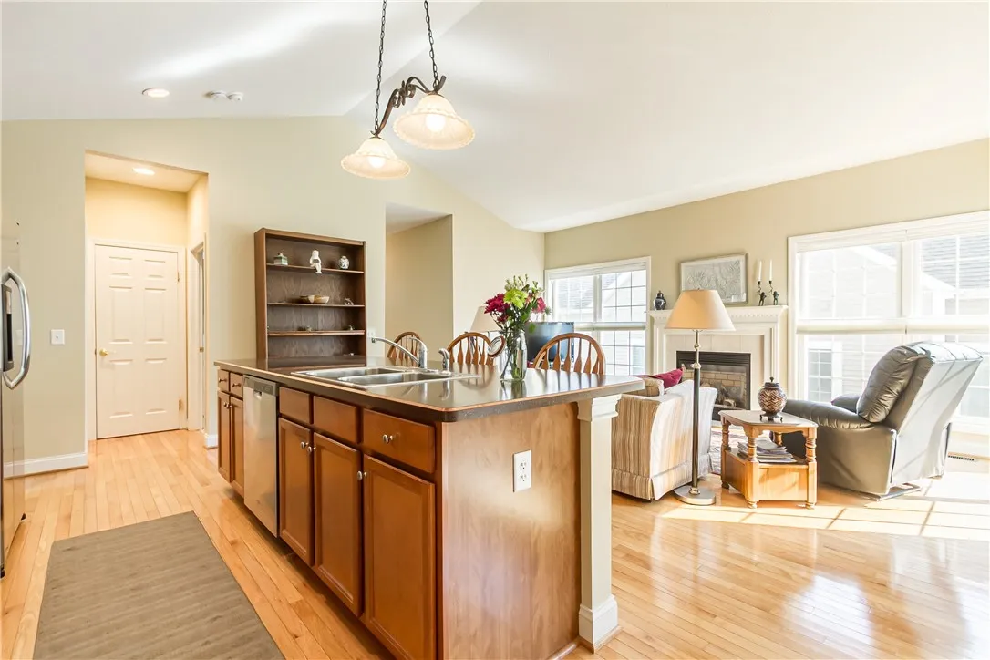 COOK'S KITCHEN WITH BEAUTIFUL CABINETRY & BREAKFAST ISLAND