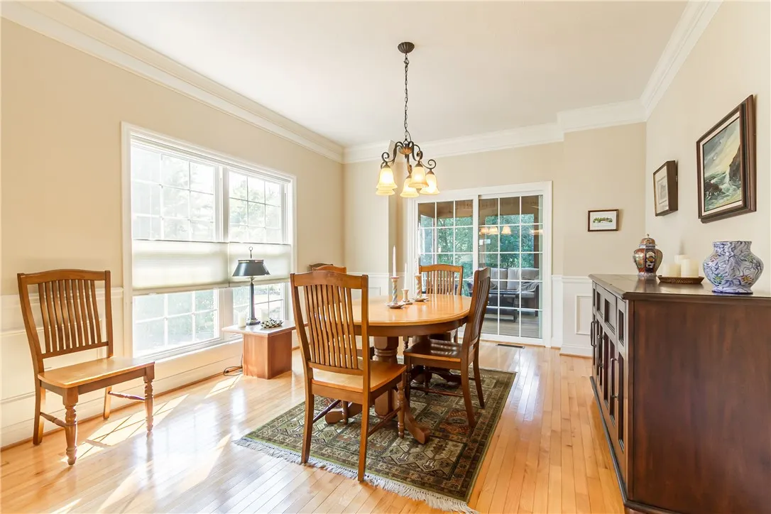 ENTERTAINMENT SIZED DINING ROOM JUST OFF THE GREAT ROOM!