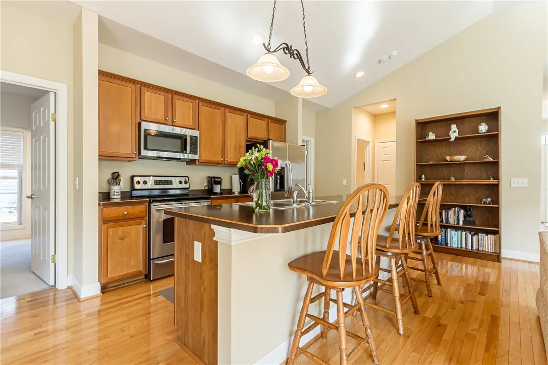 COOK'S KITCHEN WITH BEAUTIFUL CABINETRY & BREAKFAST ISLAND