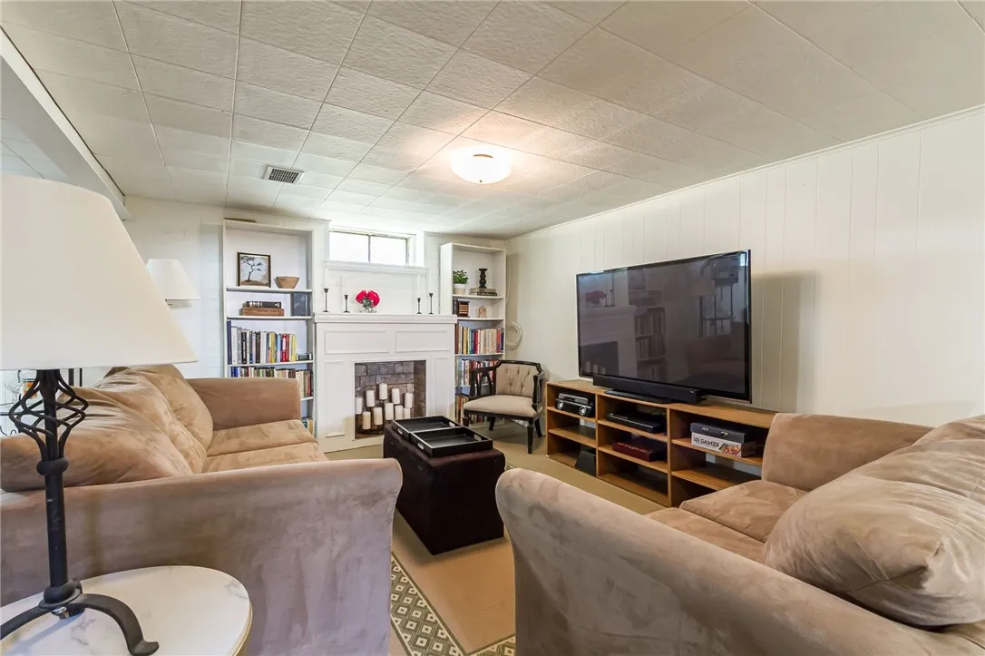 140 Saint Rita Drive, Gates, New York 14606, Gates, New York 14606, 3 Bedrooms Bedrooms, 7 Rooms Rooms,1 BathroomBathrooms,Residential,For Sale,140 Saint Rita Drive, Gates, New York 14606,R1631831