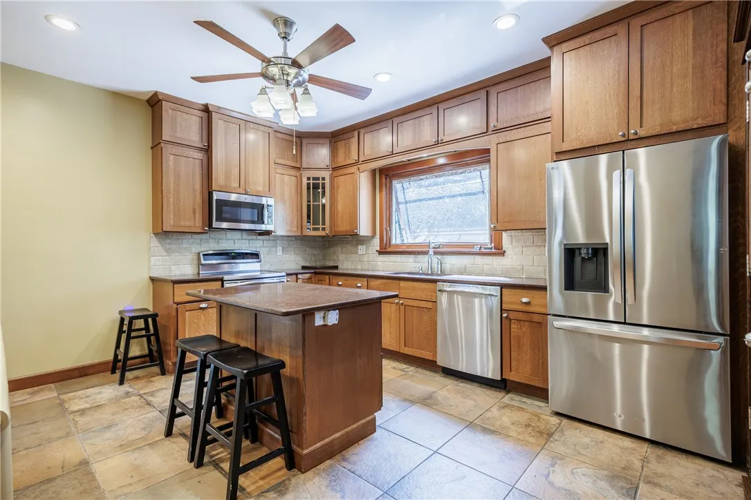 16 Potter Place, Perinton, New York 14450, Perinton, New York 14450, 5 Bedrooms Bedrooms, 9 Rooms Rooms,2 BathroomsBathrooms,Residential,Closed,16 Potter Place, Perinton, New York 14450,0,R1631988