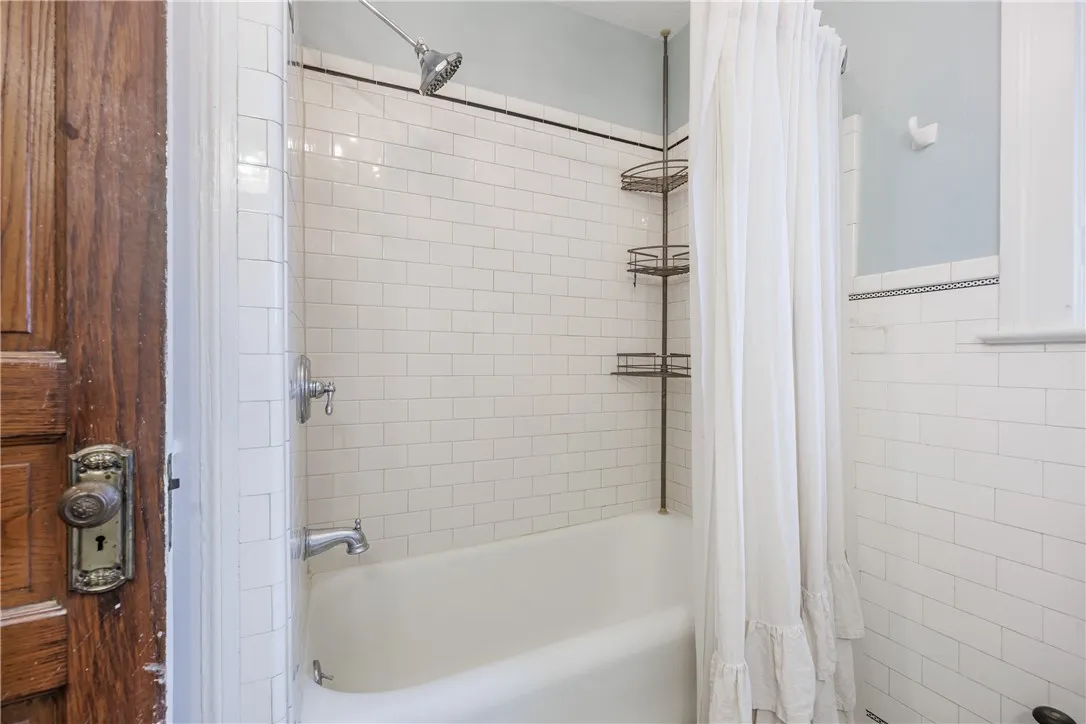 16 Potter Place, Perinton, New York 14450, Perinton, New York 14450, 5 Bedrooms Bedrooms, 9 Rooms Rooms,2 BathroomsBathrooms,Residential,Closed,16 Potter Place, Perinton, New York 14450,0,R1631988