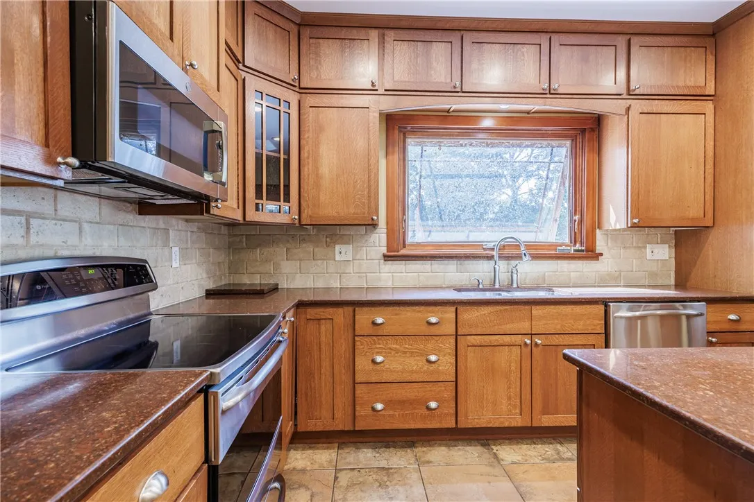 16 Potter Place, Perinton, New York 14450, Perinton, New York 14450, 5 Bedrooms Bedrooms, 9 Rooms Rooms,2 BathroomsBathrooms,Residential,Closed,16 Potter Place, Perinton, New York 14450,0,R1631988