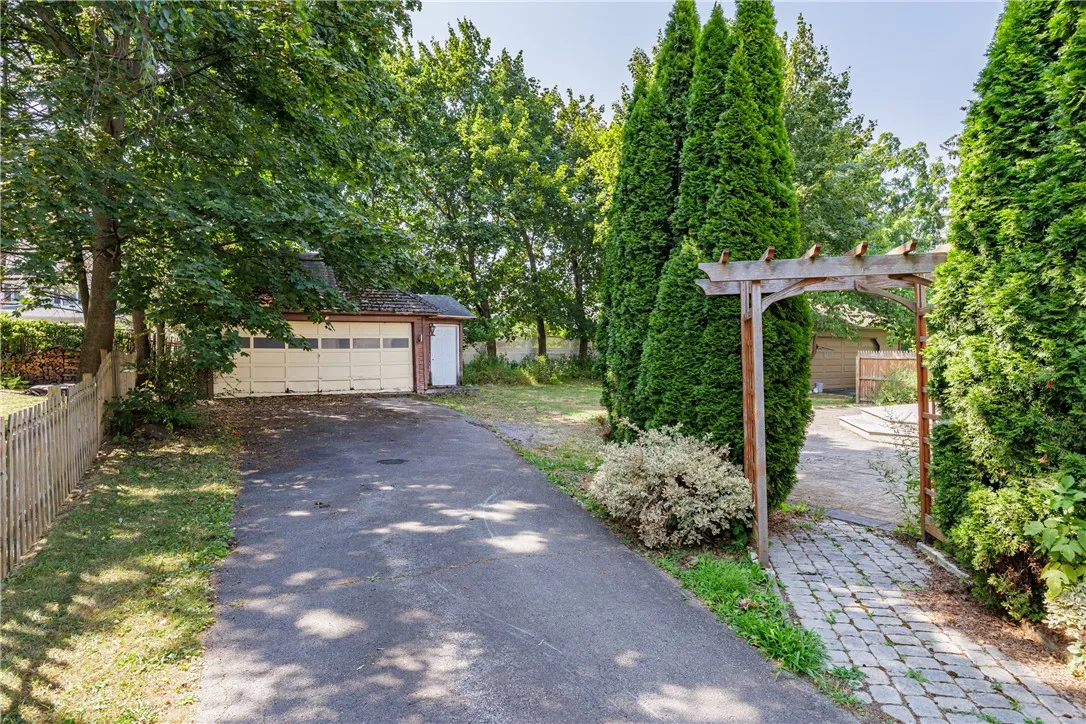 16 Potter Place, Perinton, New York 14450, Perinton, New York 14450, 5 Bedrooms Bedrooms, 9 Rooms Rooms,2 BathroomsBathrooms,Residential,Closed,16 Potter Place, Perinton, New York 14450,0,R1631988