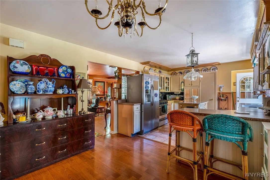 Eat in Kitchen