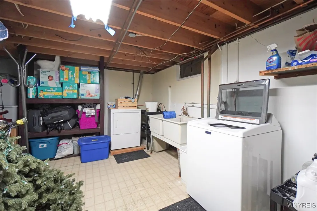 16 Treehaven Road, West Seneca, New York 14224, West Seneca, New York 14224, 3 Bedrooms Bedrooms, 8 Rooms Rooms,1 BathroomBathrooms,Residential,For Sale,16 Treehaven Road, West Seneca, New York 14224,B1632319