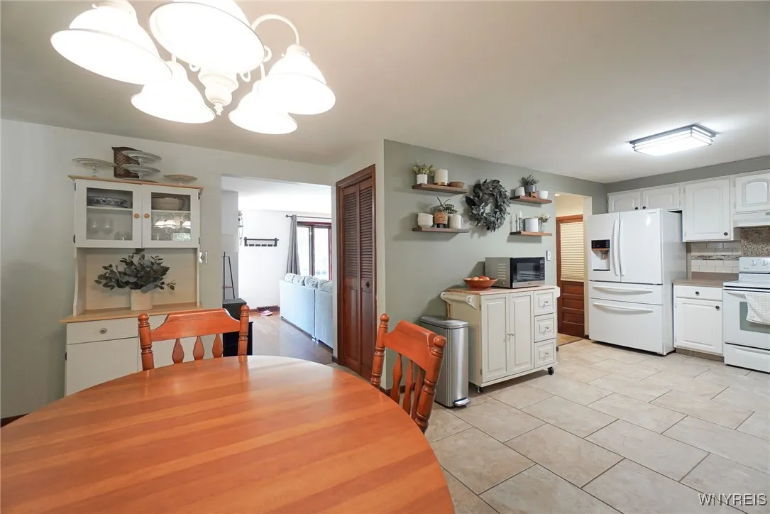 16 Treehaven Road, West Seneca, New York 14224, West Seneca, New York 14224, 3 Bedrooms Bedrooms, 8 Rooms Rooms,1 BathroomBathrooms,Residential,For Sale,16 Treehaven Road, West Seneca, New York 14224,B1632319