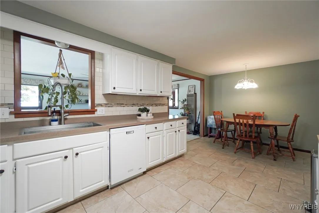 16 Treehaven Road, West Seneca, New York 14224, West Seneca, New York 14224, 3 Bedrooms Bedrooms, 8 Rooms Rooms,1 BathroomBathrooms,Residential,For Sale,16 Treehaven Road, West Seneca, New York 14224,B1632319