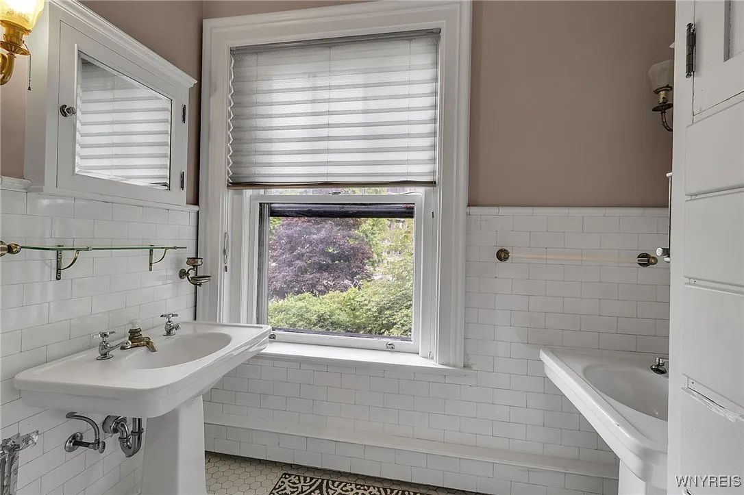 801 West Ferry Street, Buffalo, New York 14222, Buffalo, New York 14222, 11 Bedrooms Bedrooms, ,5 BathroomsBathrooms,Residential,For Sale,801 West Ferry Street, Buffalo, New York 14222,B1632322